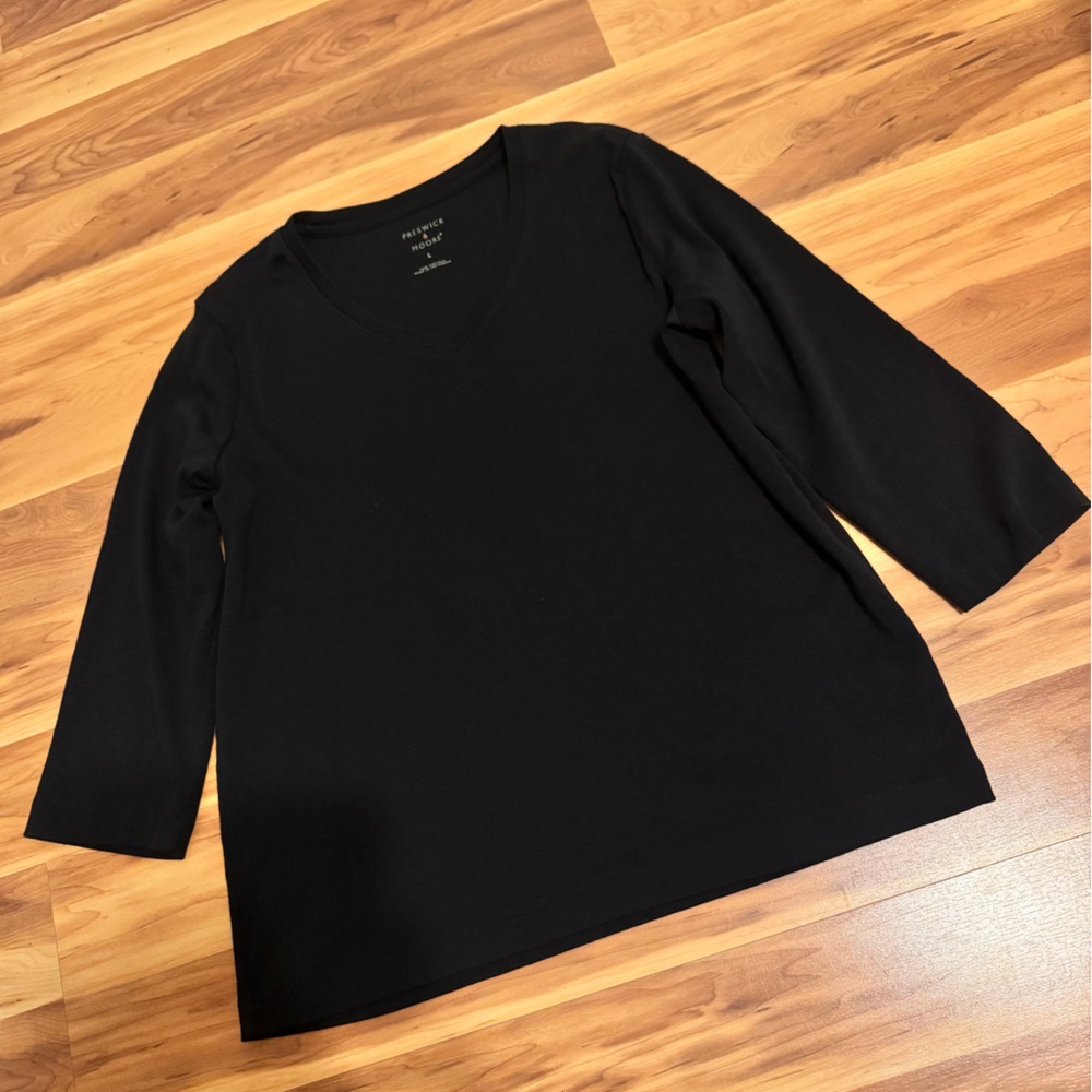 Preswick & Moore | Black V-Neck Long Sleeve Tee